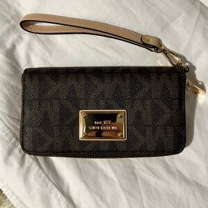 Michael Kors wristlet